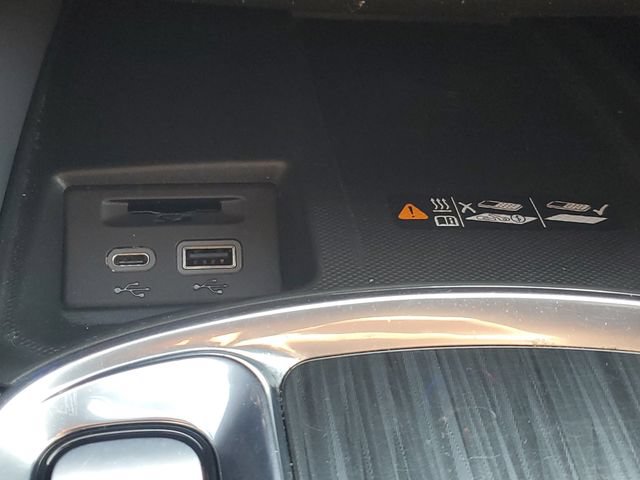 Certified 2022 Buick Enclave Essence FWD image 32