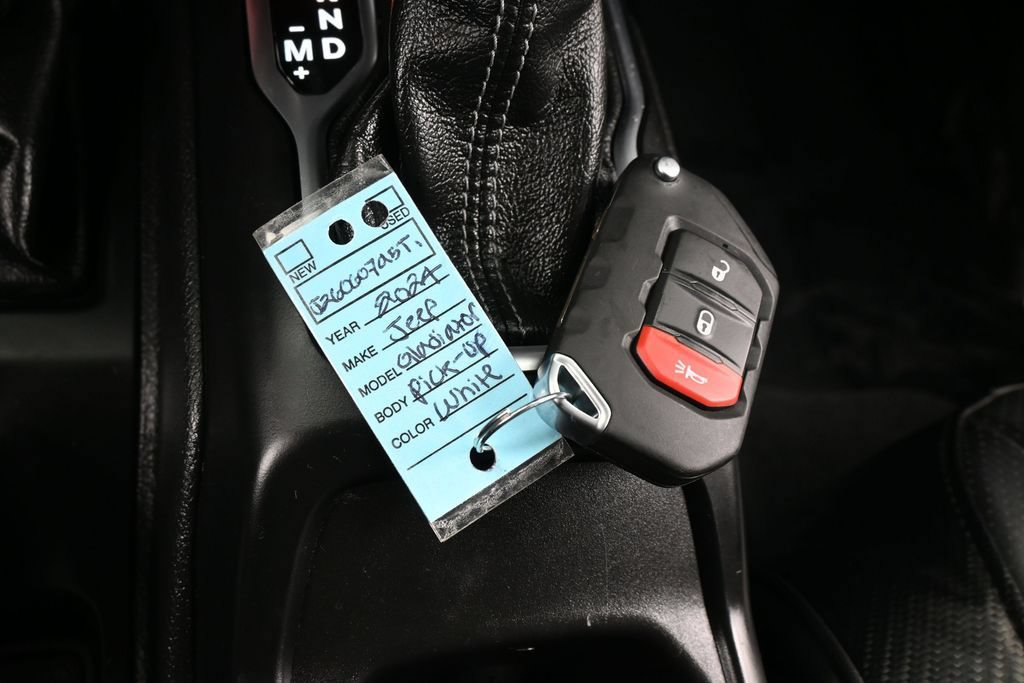 Used 2024 Jeep Gladiator Sport AWD/4WD image 21