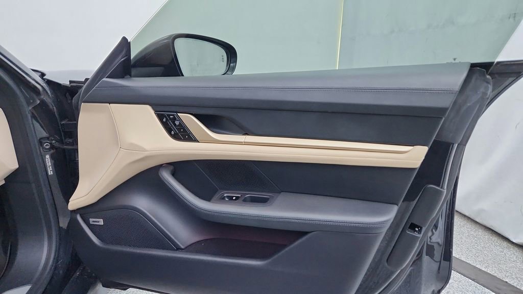 Used 2020 Porsche Taycan Turbo image 36