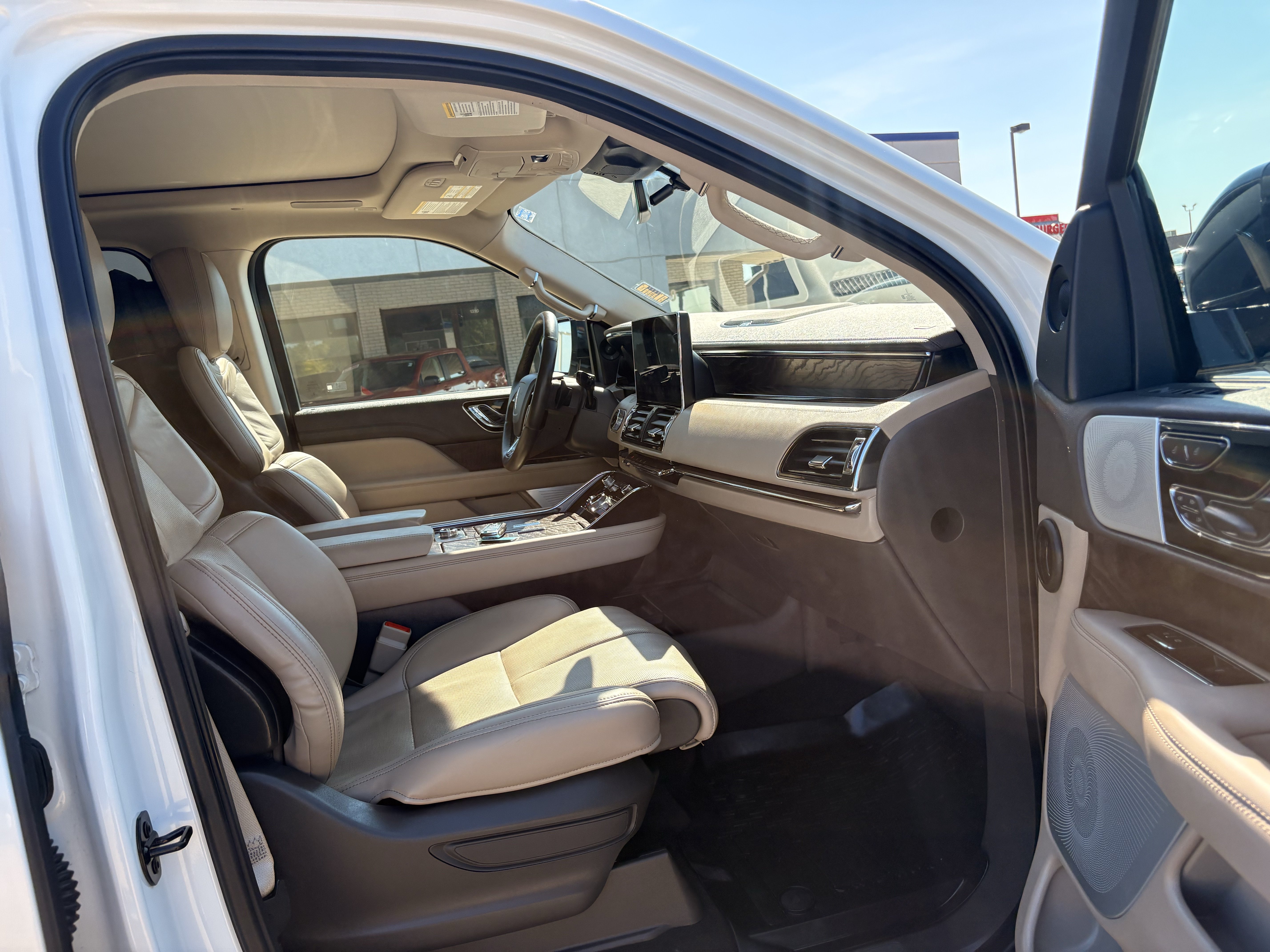 Used 2023 Lincoln Navigator Reserve AWD/4WD image 12
