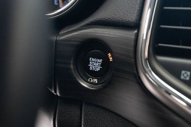 Used 2021 Jeep Grand Cherokee Laredo RWD image 9