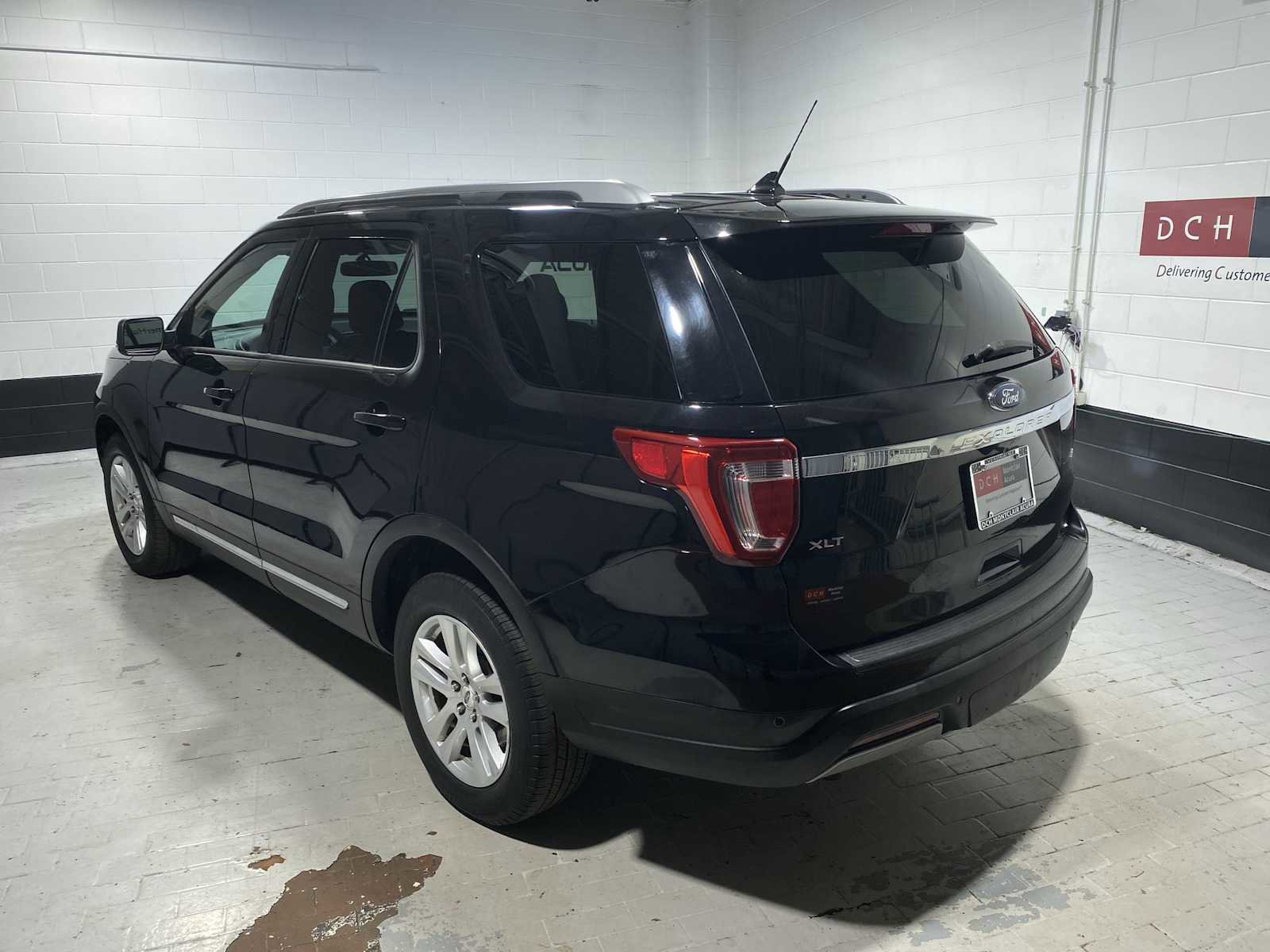 Used 2019 Ford Explorer XLT w/ Equipment Group 201A AWD/4WD image 4