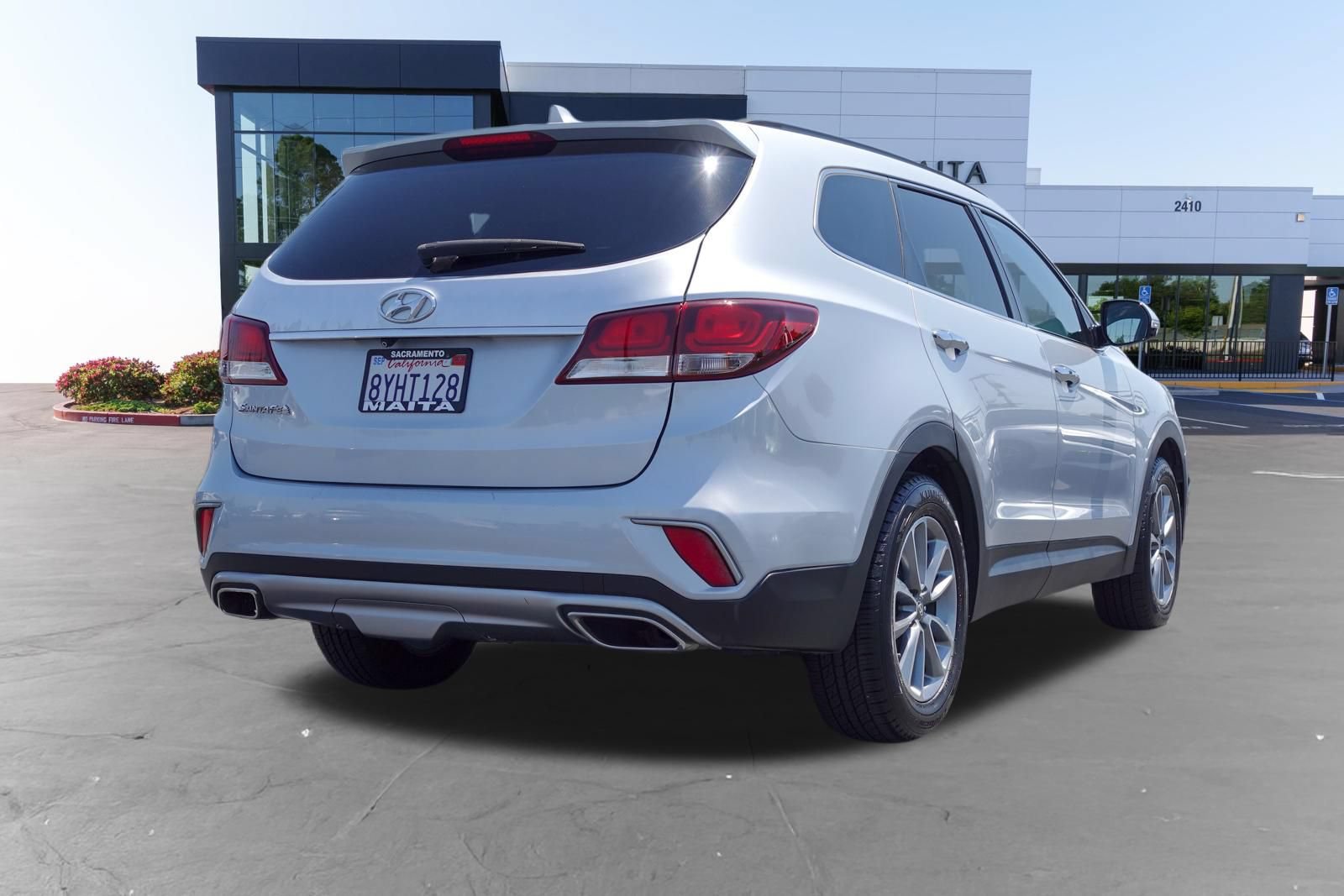 Used 2017 Hyundai Santa Fe SE w/ SE Premium Package 02 FWD image 3
