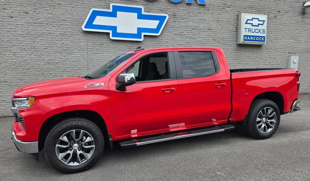 New 2026 Chevrolet Silverado 1500 LT w/ Z71 Off-Road Package AWD/4WD image 3