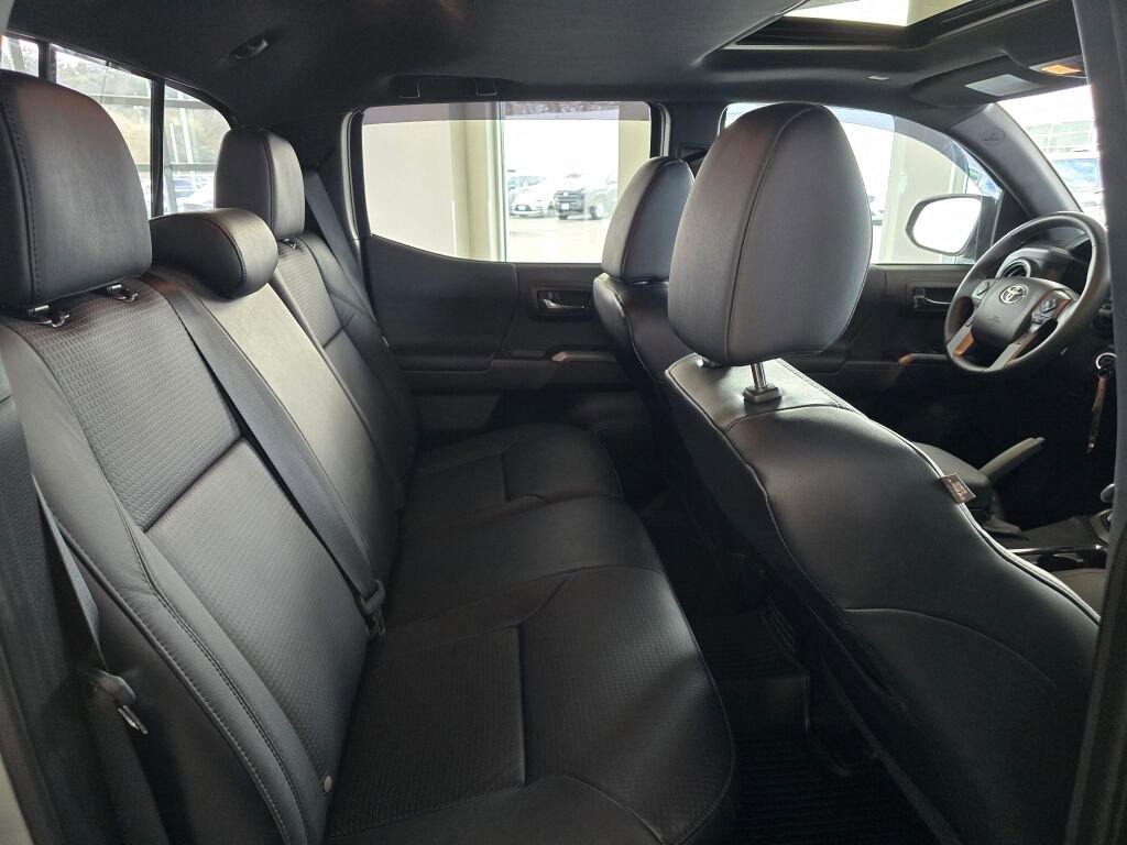 Used 2023 Toyota Tacoma TRD Off-Road w/ TRD Premium Off Road Package image 40