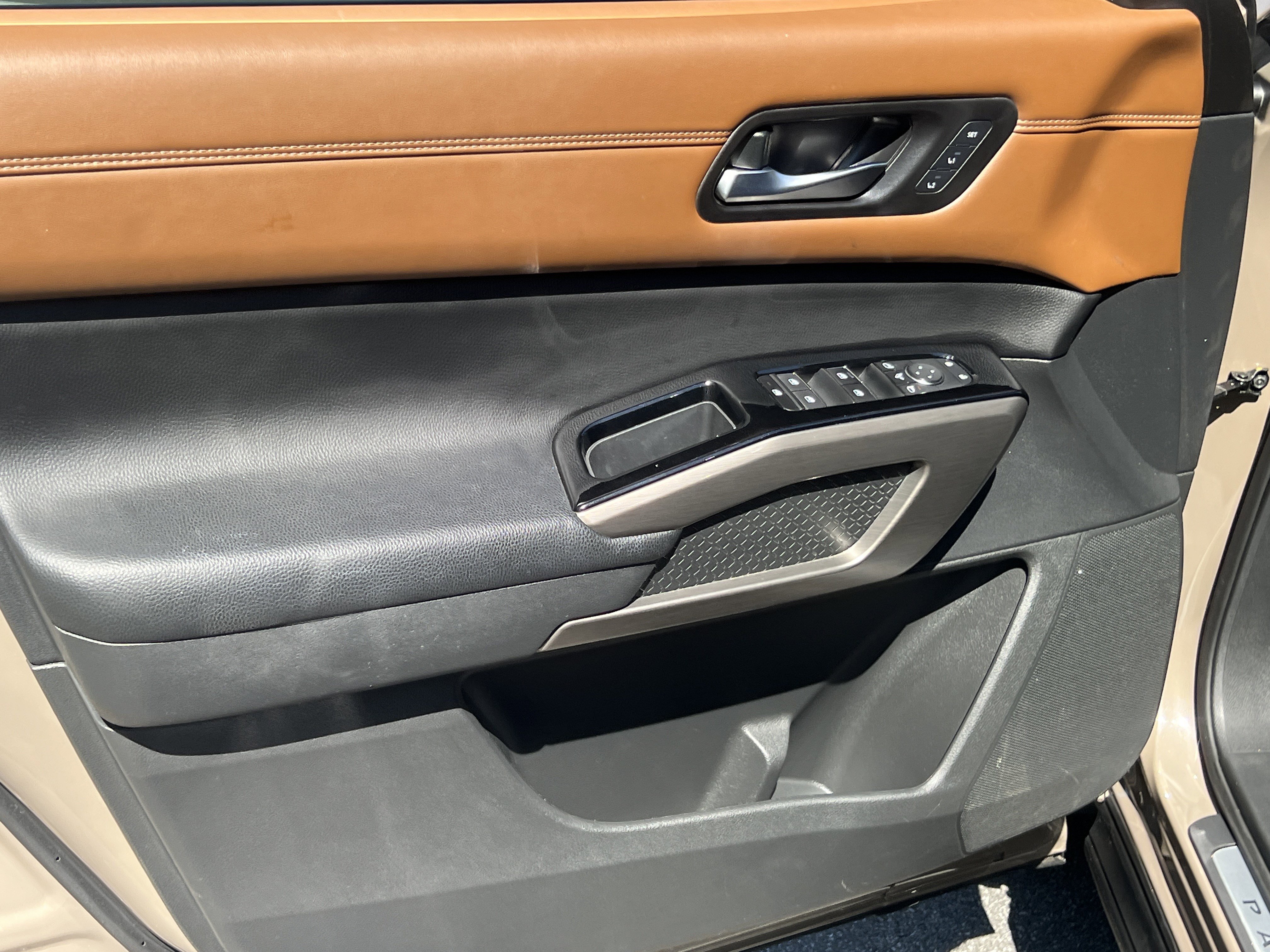 Used 2024 Nissan Pathfinder Platinum w/ Cargo Package image 13