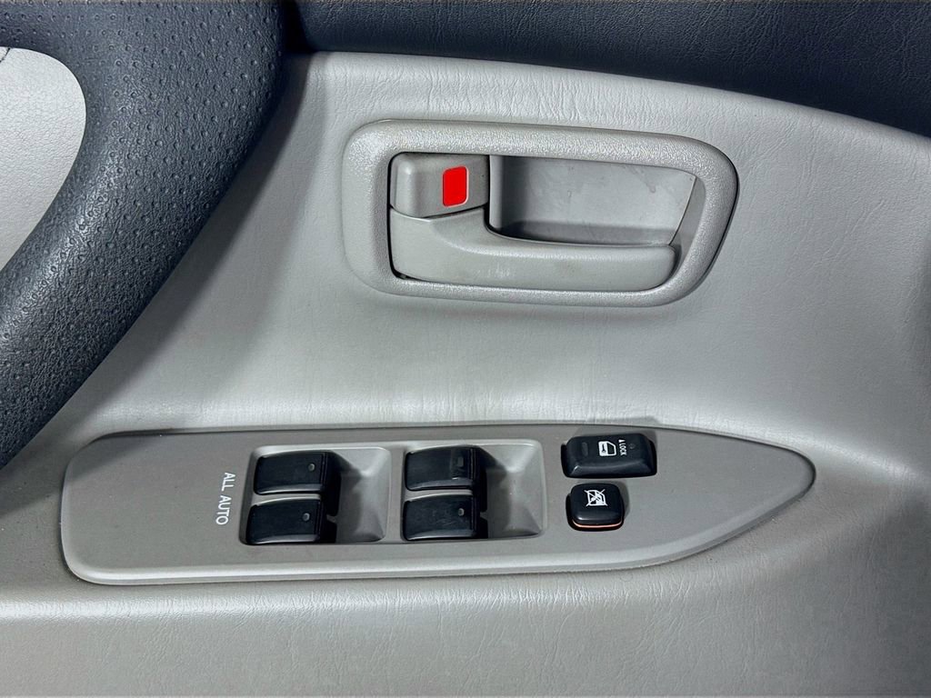 Used 2007 Toyota Land Cruiser AWD/4WD image 18