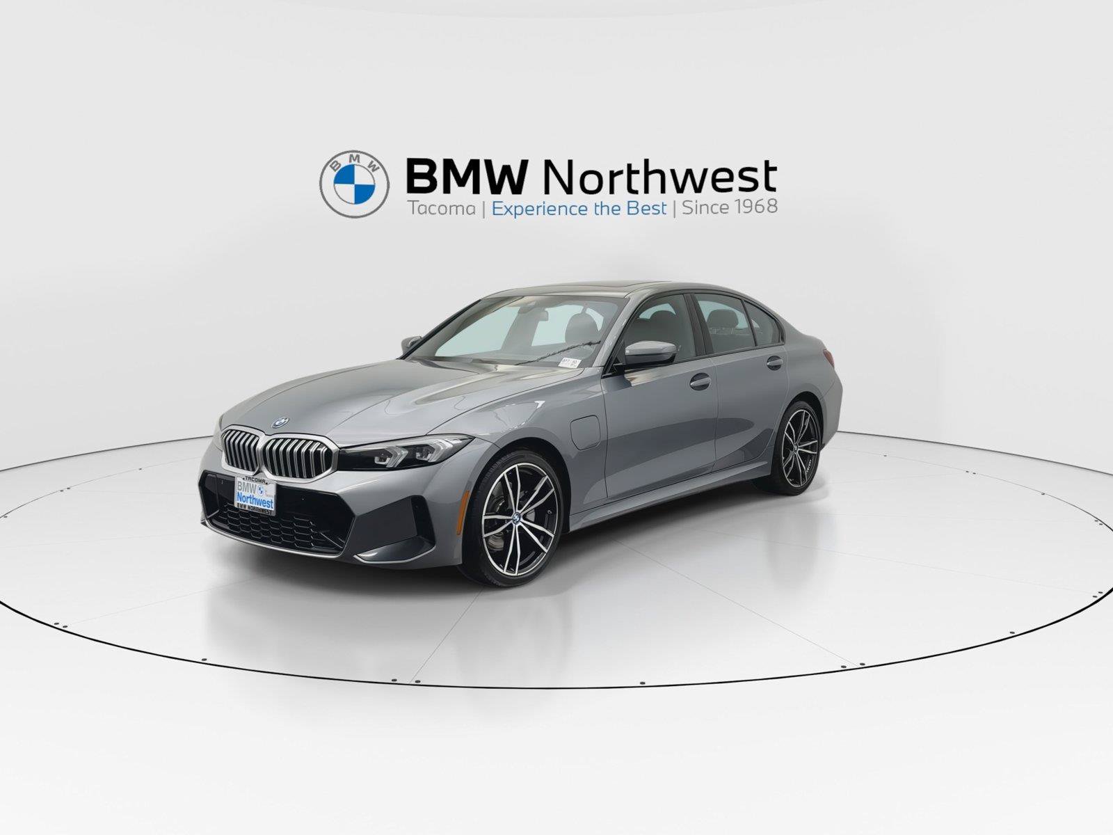 Used 2023 BMW 330e xDrive w/ M Sport Package AWD/4WD image 9