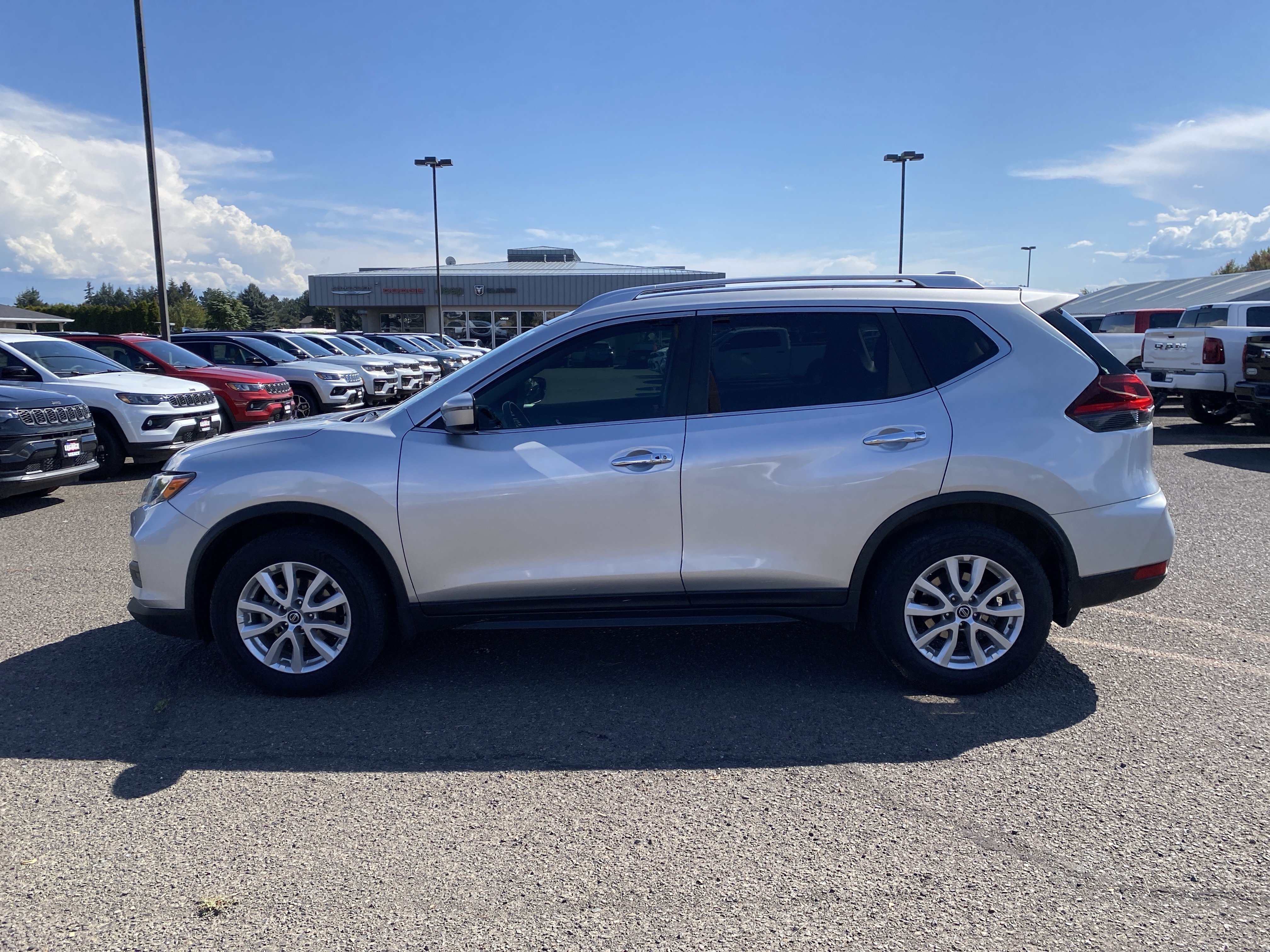 Used 2020 Nissan Rogue SV FWD image 6