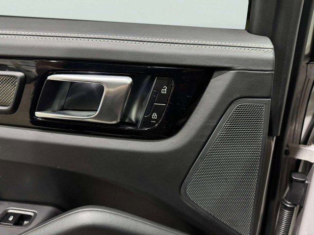Used 2022 Porsche Cayenne Turbo GT image 35