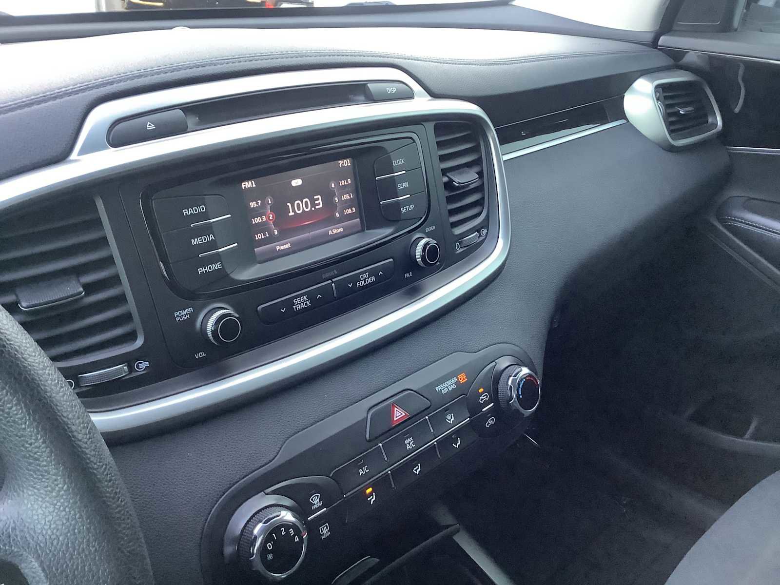 Used 2017 Kia Sorento AWD image 17
