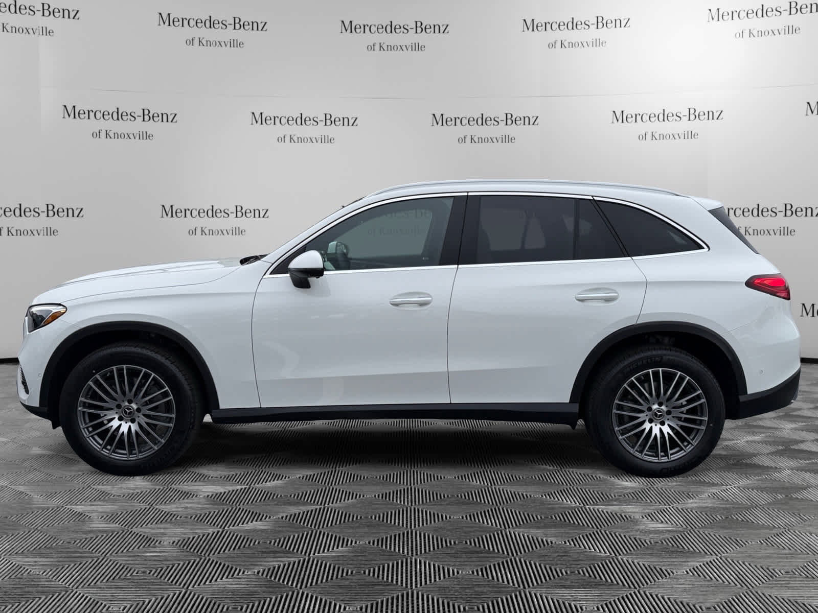 Used 2026 Mercedes-Benz GLC 300 4MATIC image 2