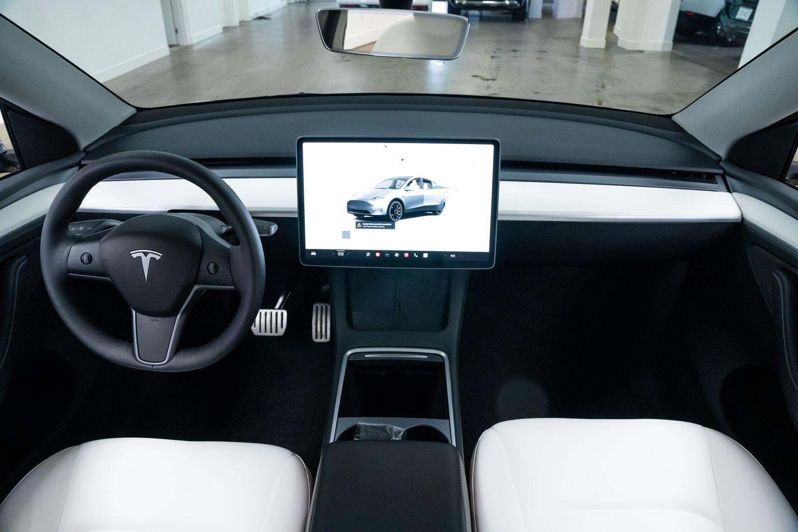Used 2024 Tesla Model Y Performance image 9