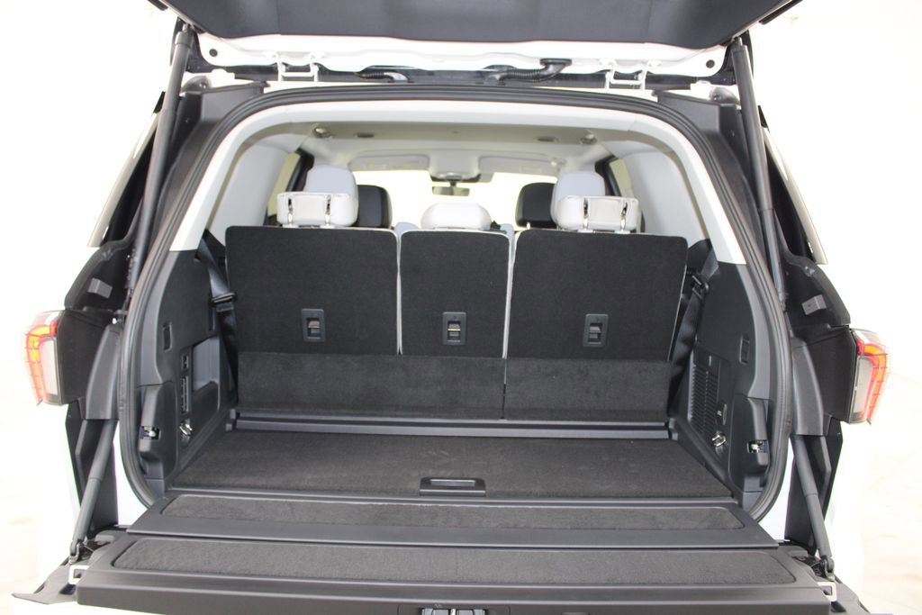 New 2026 Lincoln Navigator Premier AWD/4WD image 16