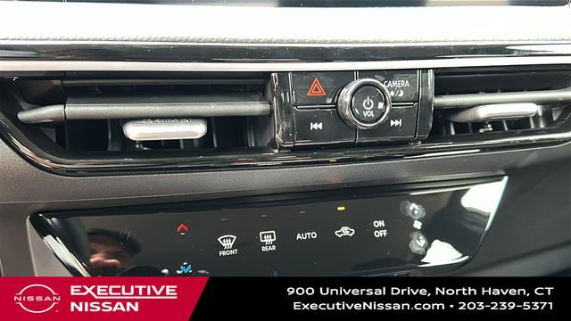 Used 2025 Nissan Kicks SR w/ Interior Electronics Package FWD image 17