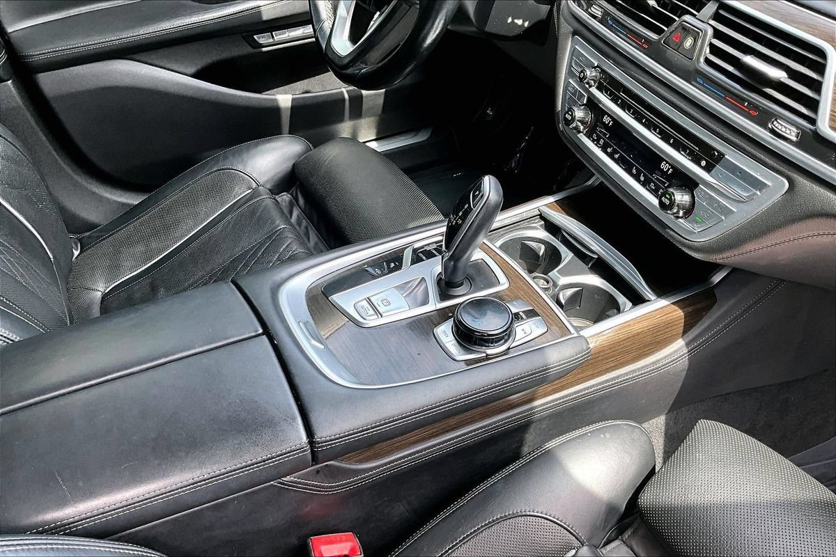 Used 2018 BMW 750i xDrive AWD/4WD image 30