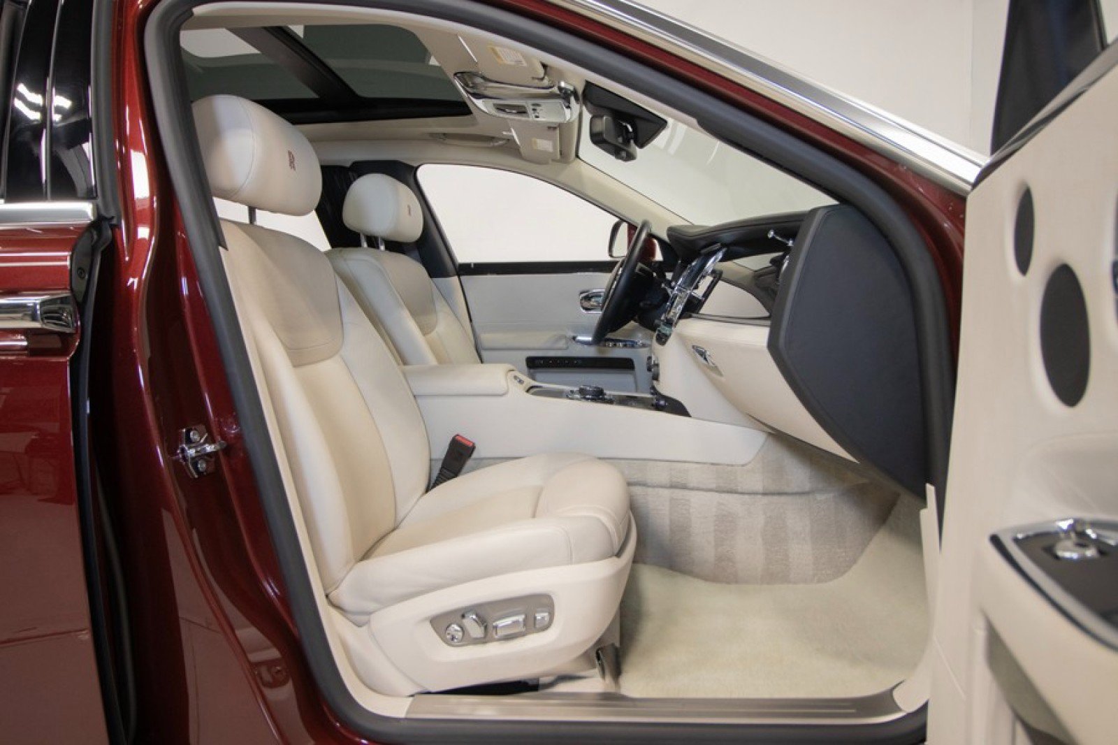 Used 2015 Rolls-Royce Ghost Extended Wheelbase image 66