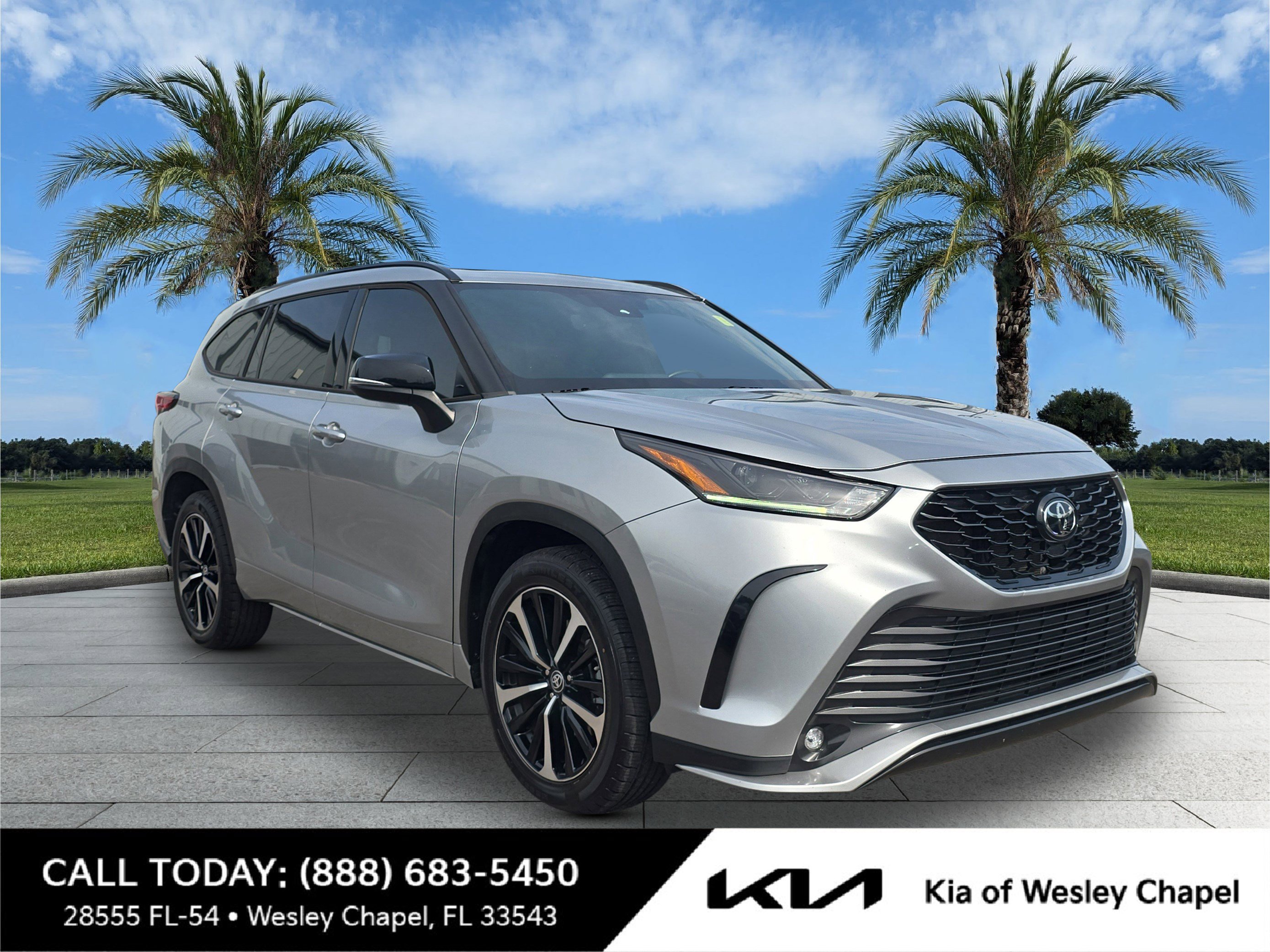 Used 2022 Toyota Highlander XSE AWD/4WD image 1