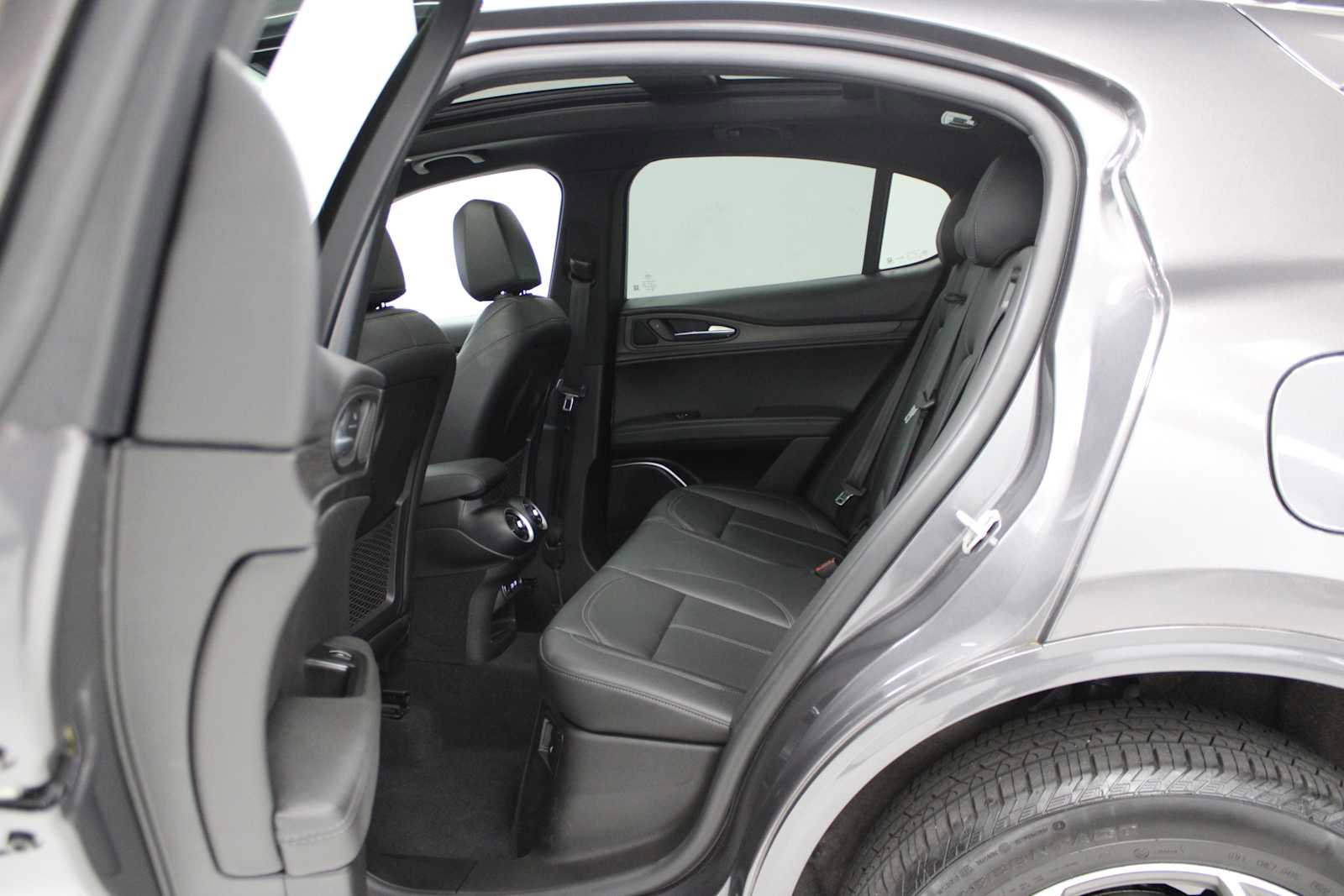 Used 2022 Alfa Romeo Stelvio Ti w/ Active Assist Plus Package image 37