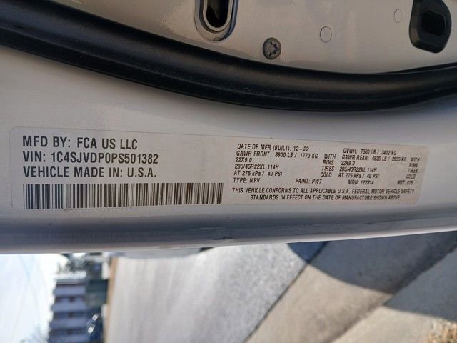 Used 2023 Jeep Wagoneer Series III w/ Premium Group I image 18