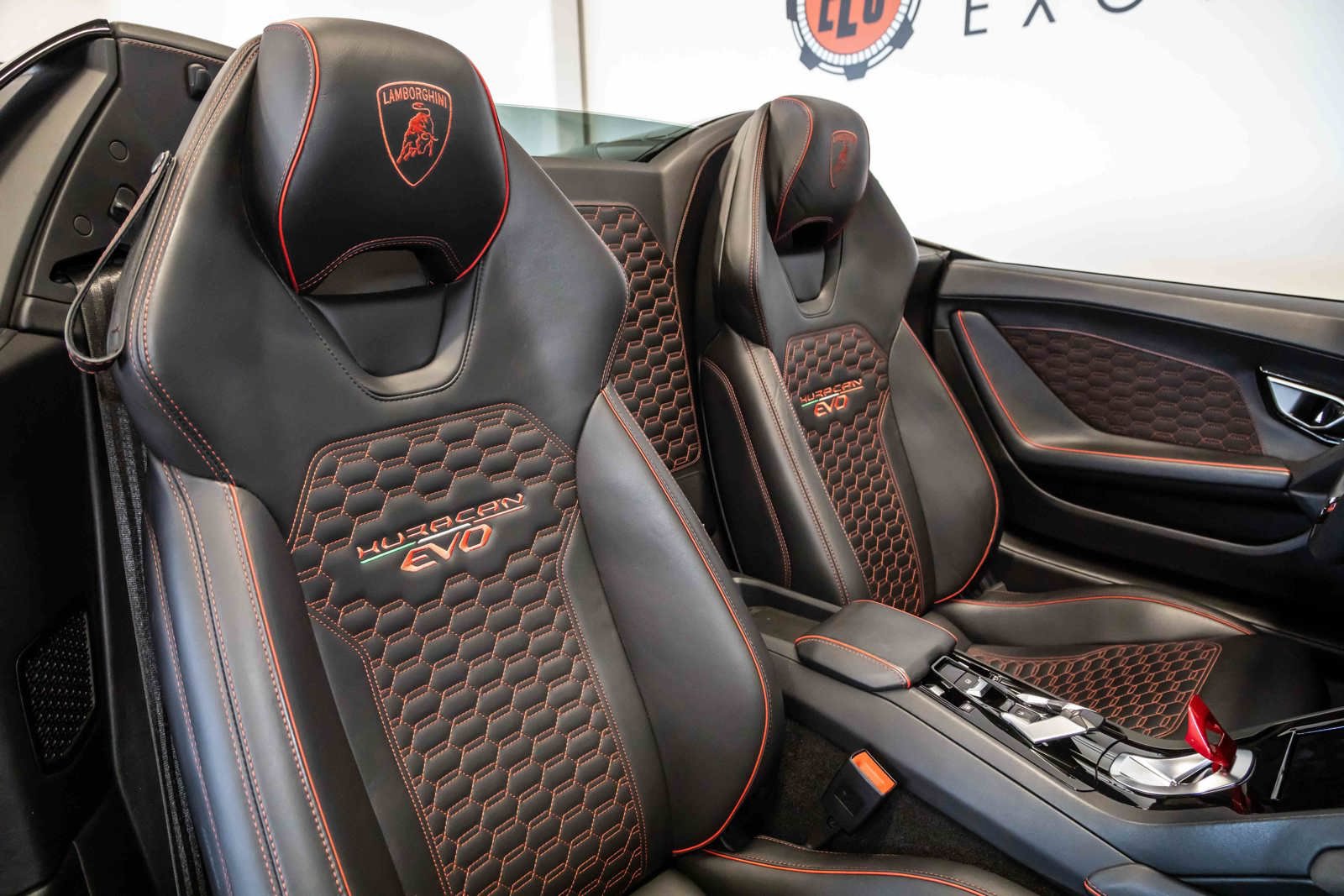 Used 2021 Lamborghini Huracan EVO RWD image 37