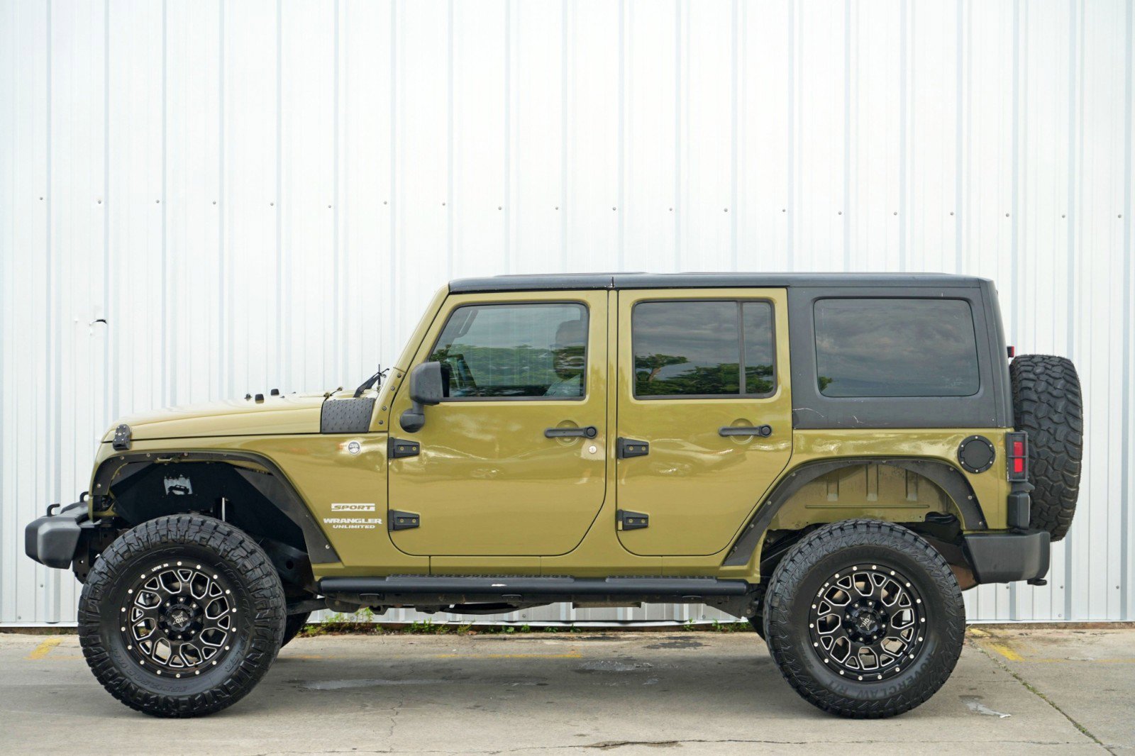 Used 2013 Jeep Wrangler Unlimited Sport w/ Mopar Black Appearance Group image 40