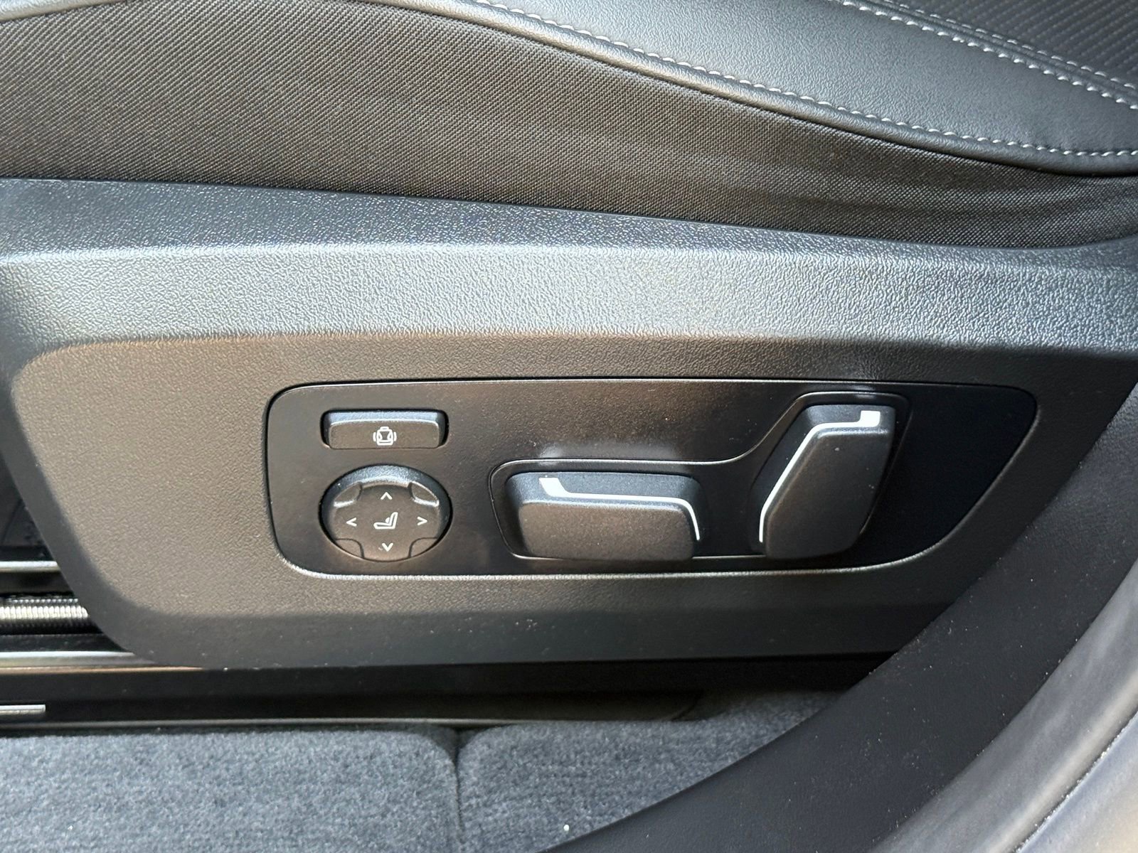 Used 2025 BMW X3 xDrive30i w/ Convenience Package image 25