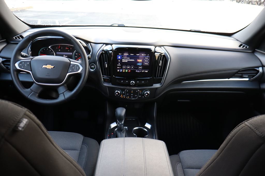 Used 2023 Chevrolet Traverse LT image 30
