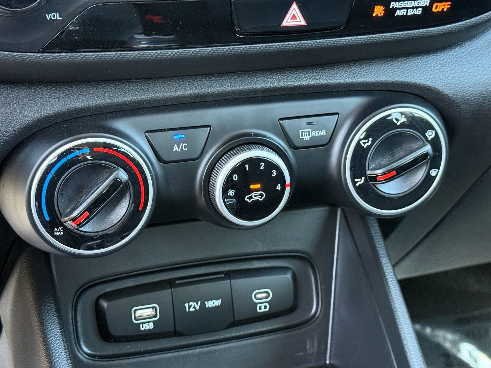 Used 2025 Hyundai Venue SE image 24