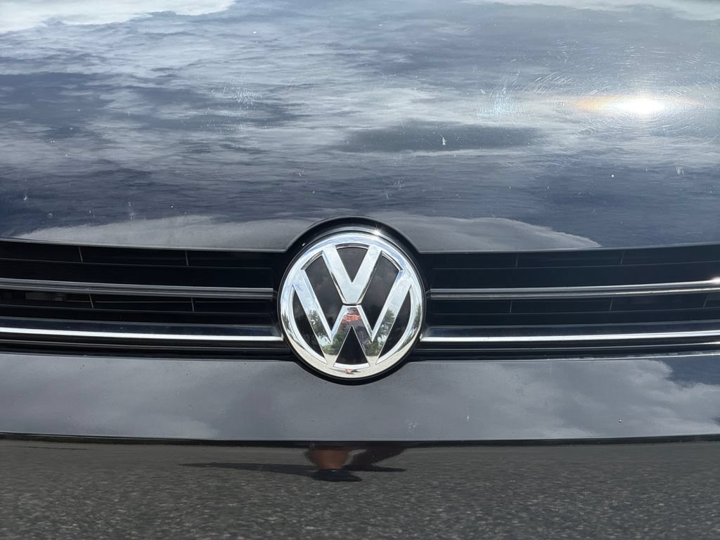 Used 2017 Volkswagen Golf SE FWD image 34