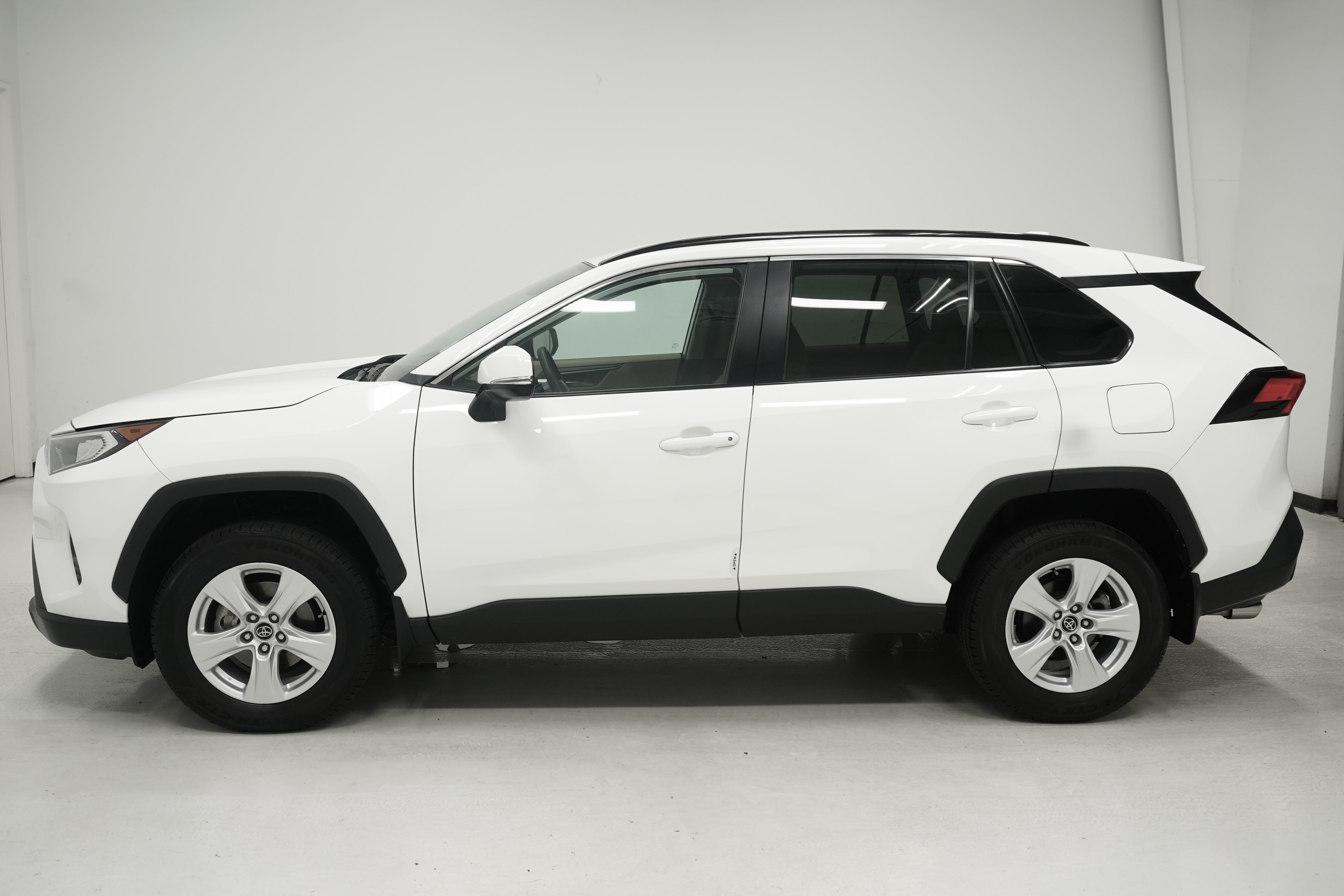 Used 2020 Toyota RAV4 XLE FWD image 7