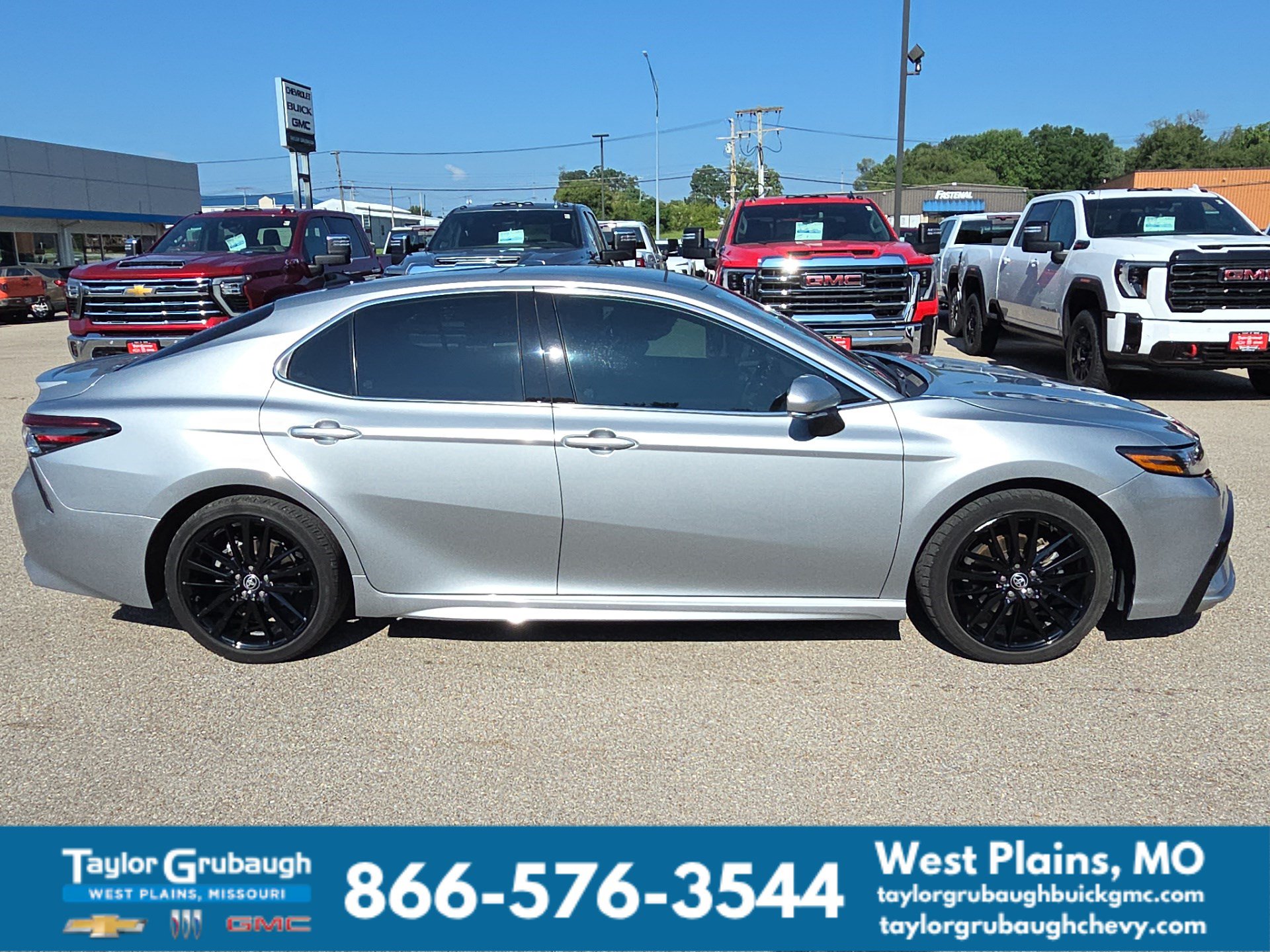 Used 2023 Toyota Camry XSE w/ Cold Weather Package FWD image 9