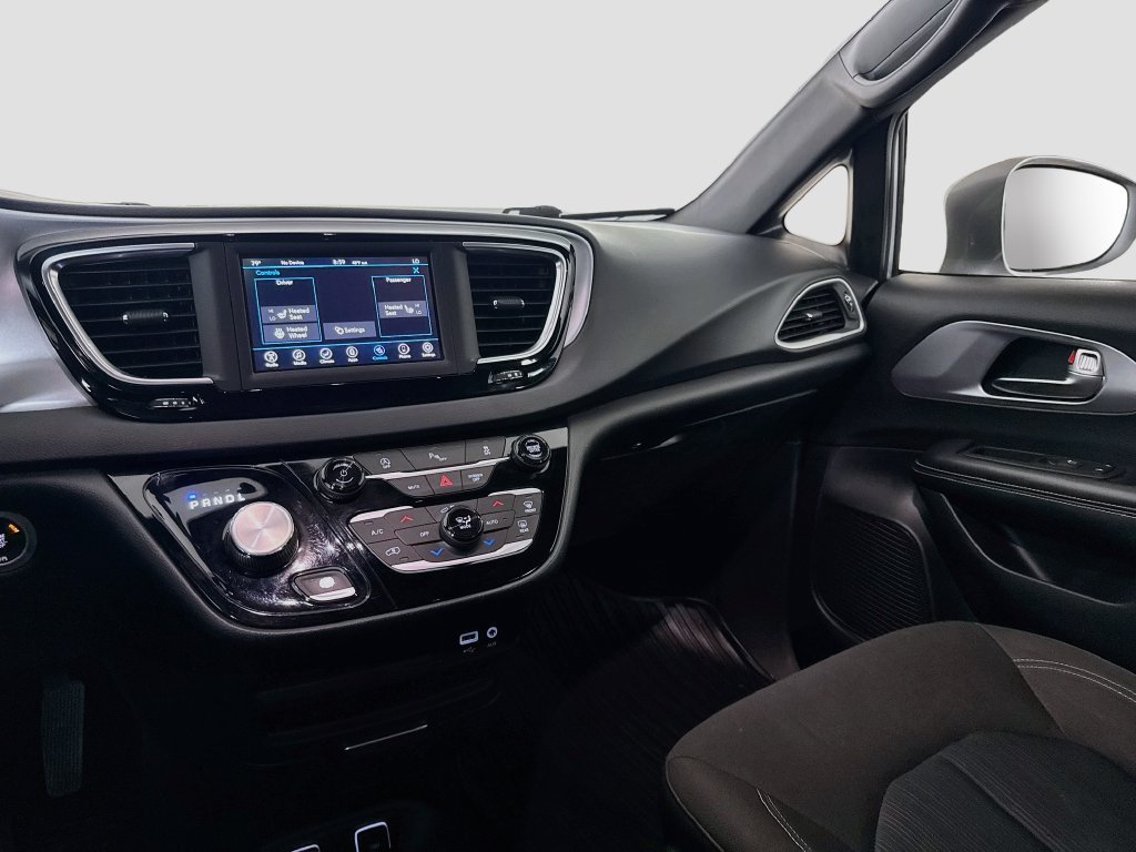 Used 2020 Chrysler Pacifica Touring w/ S Appearance Package FWD image 23