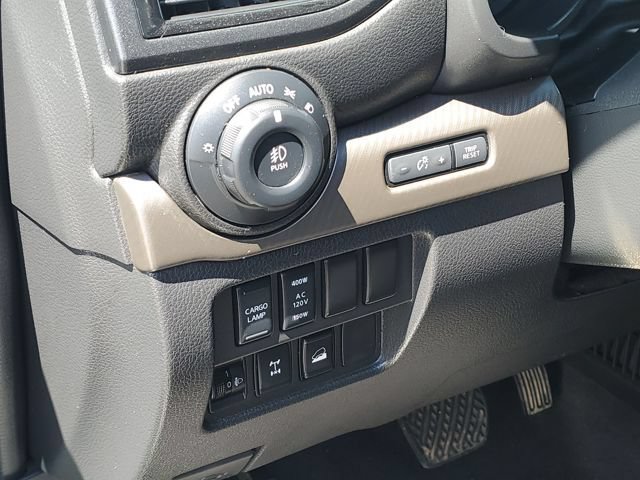 Used 2024 Nissan Titan PRO-4X w/ Pro-4x Convenience Package AWD/4WD image 10