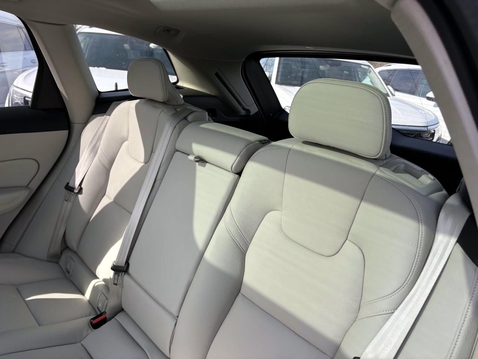 Used 2025 Volvo XC60 B5 Plus w/ Climate Package image 25