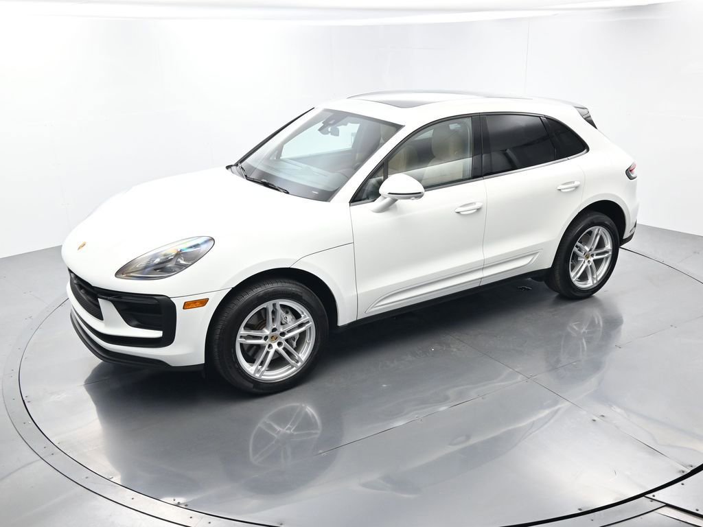 Certified 2023 Porsche Macan AWD/4WD image 33