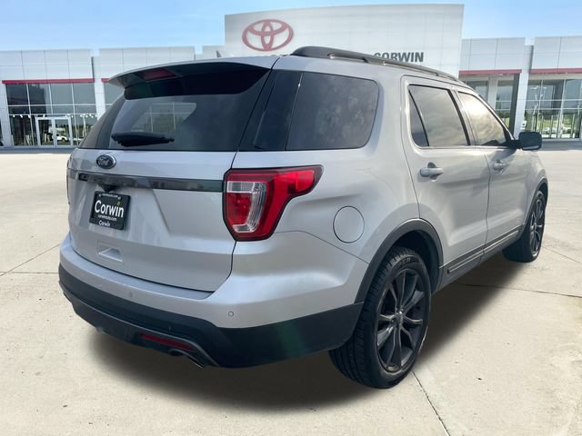 Used 2017 Ford Explorer XLT w/ Equipment Group 202A FWD image 5