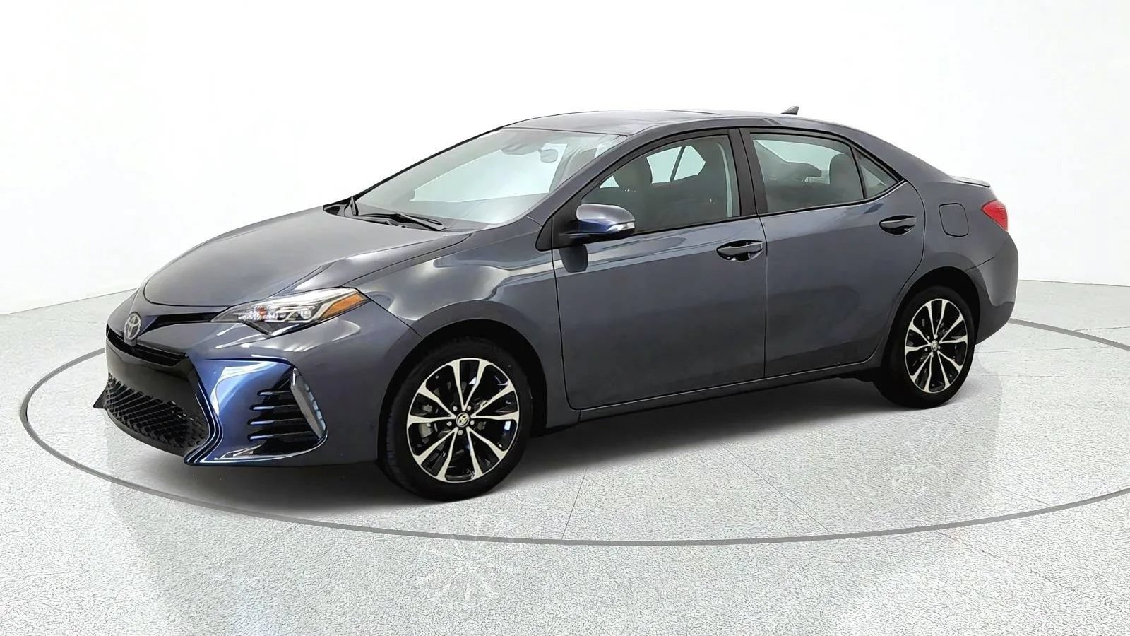 Used 2018 Toyota Corolla SE w/ SE Premium Package FWD image 4