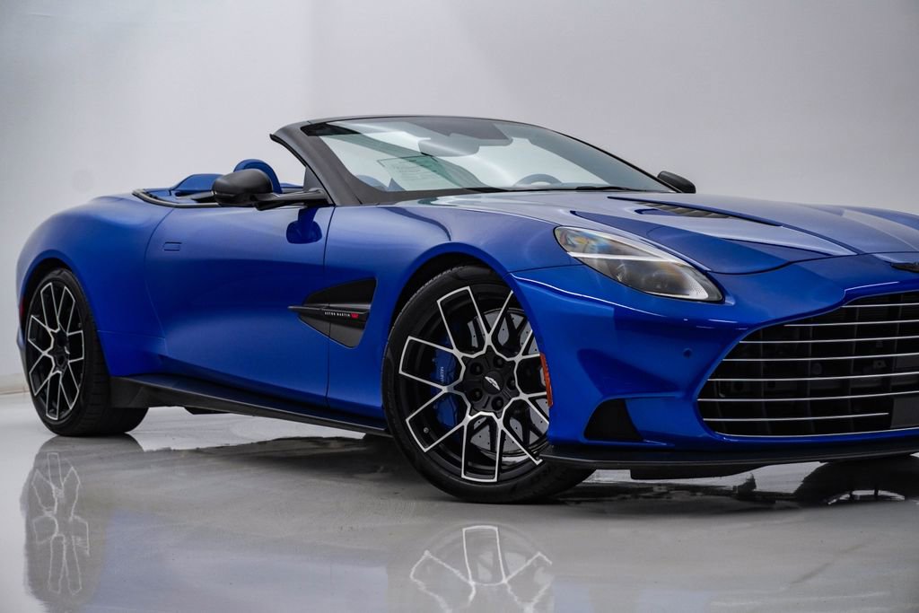 Used 2026 Aston Martin Vanquish Convertible RWD image 2