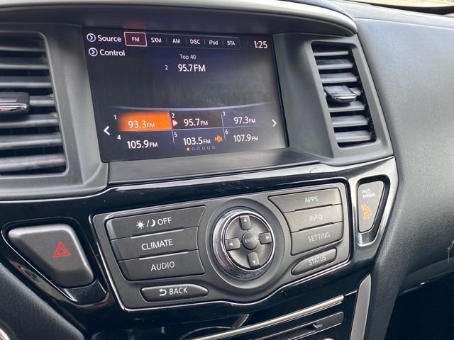 Used 2017 Nissan Pathfinder S image 19