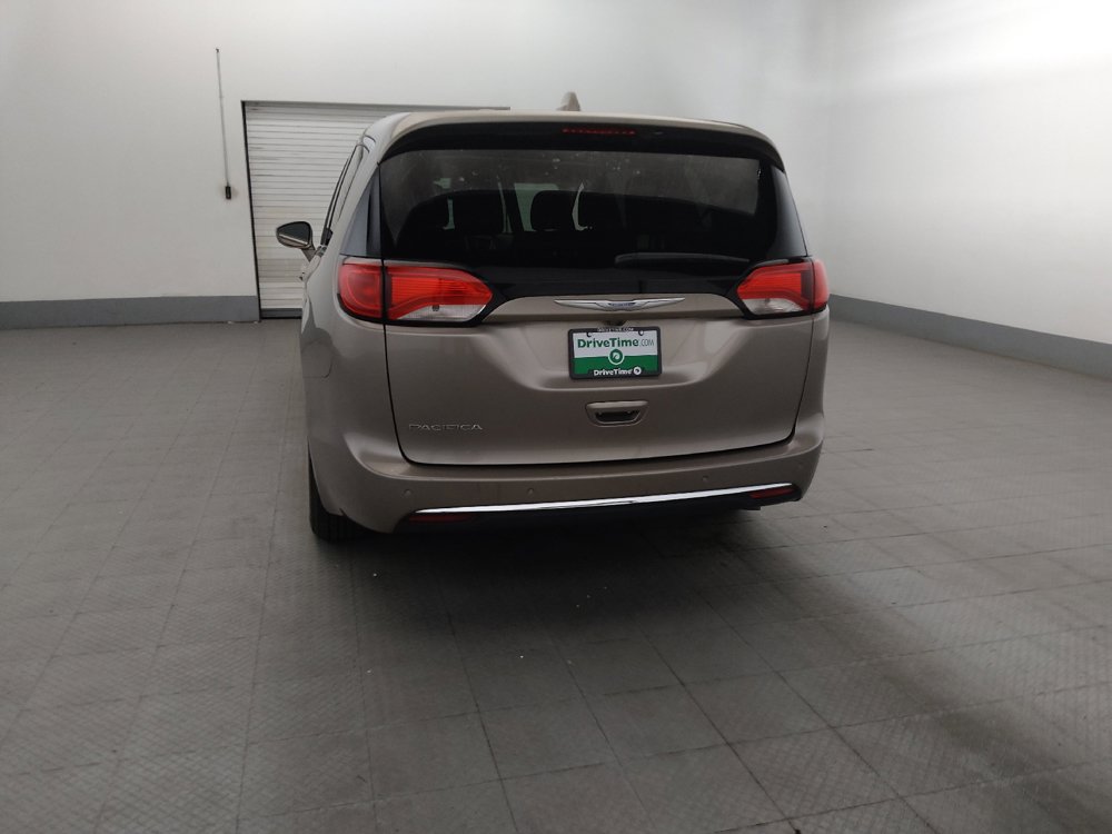 Used 2018 Chrysler Pacifica Touring Plus FWD image 6