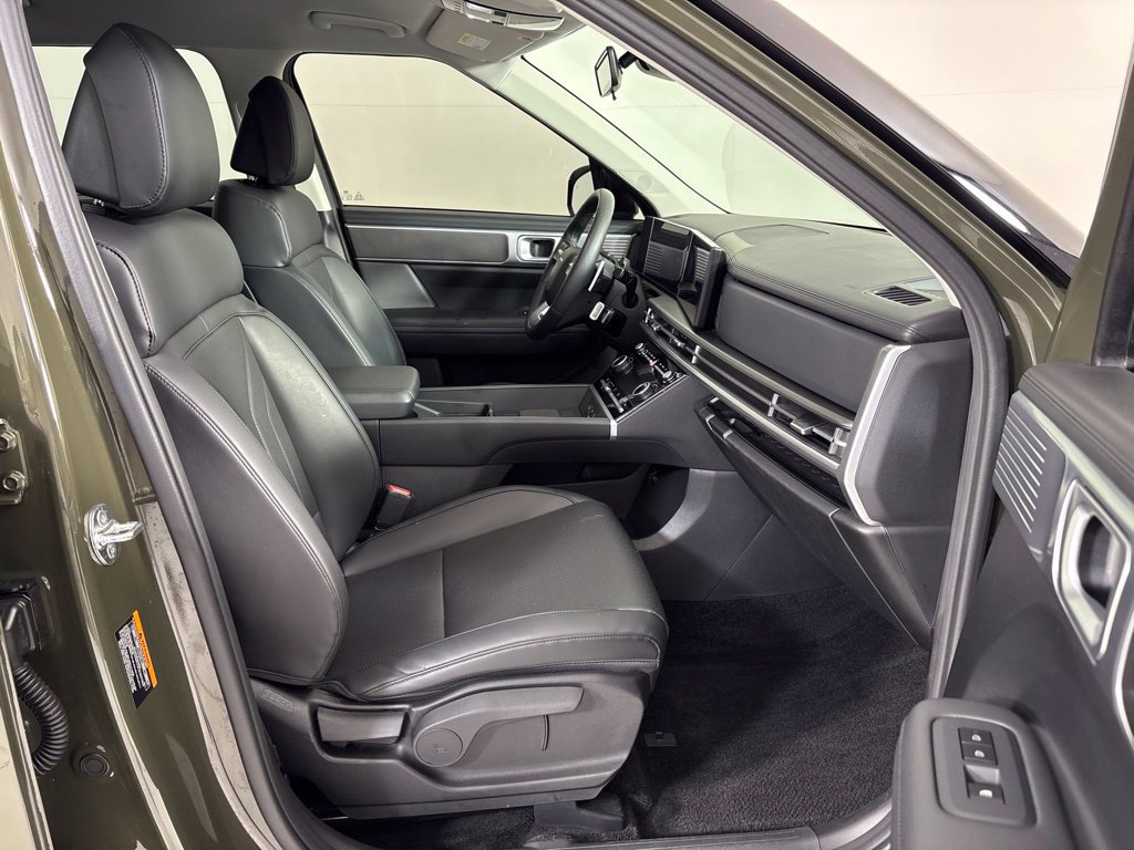 Used 2025 Hyundai Santa Fe SEL FWD image 12