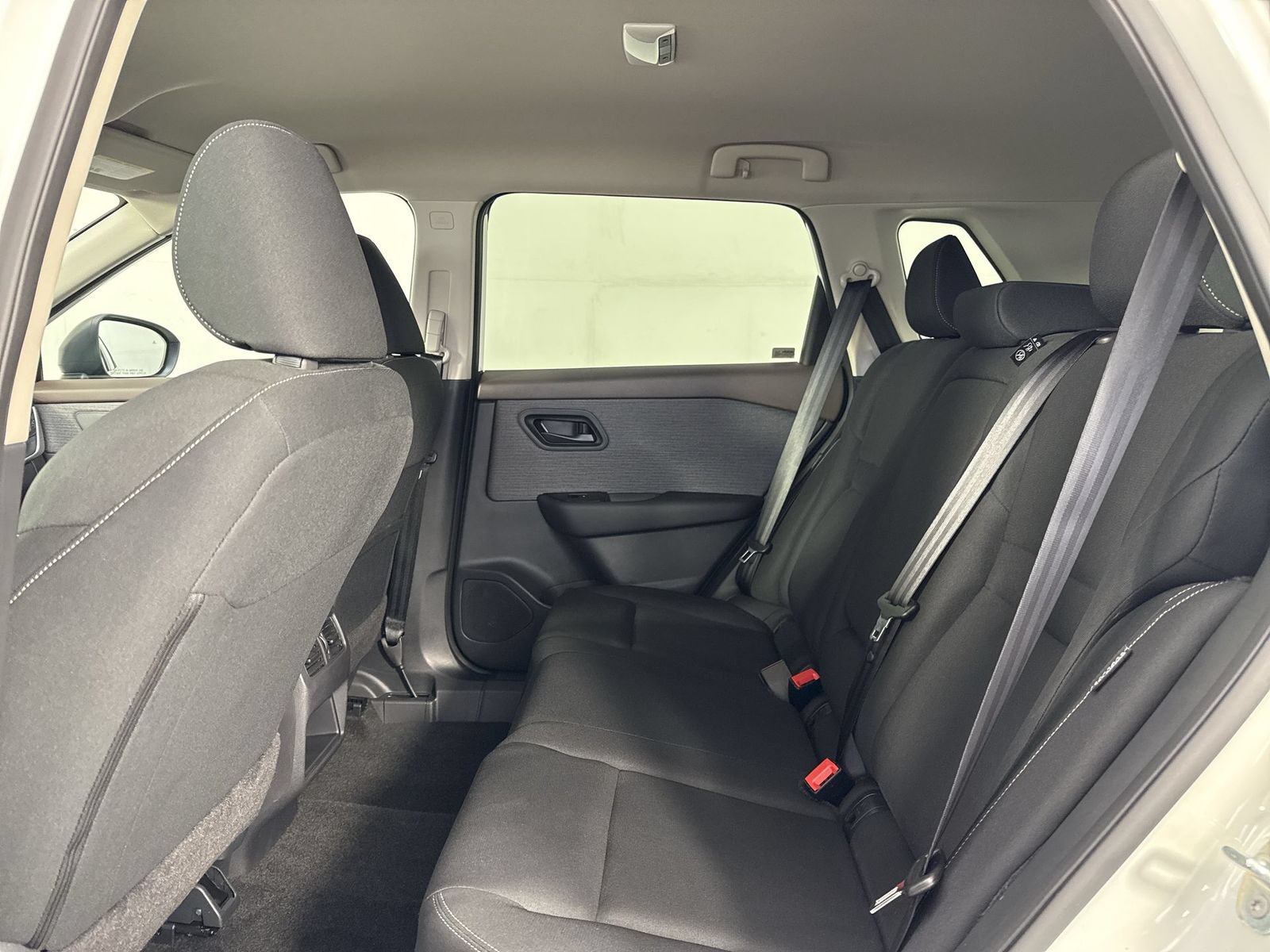 Used 2023 Nissan Rogue S AWD/4WD image 21