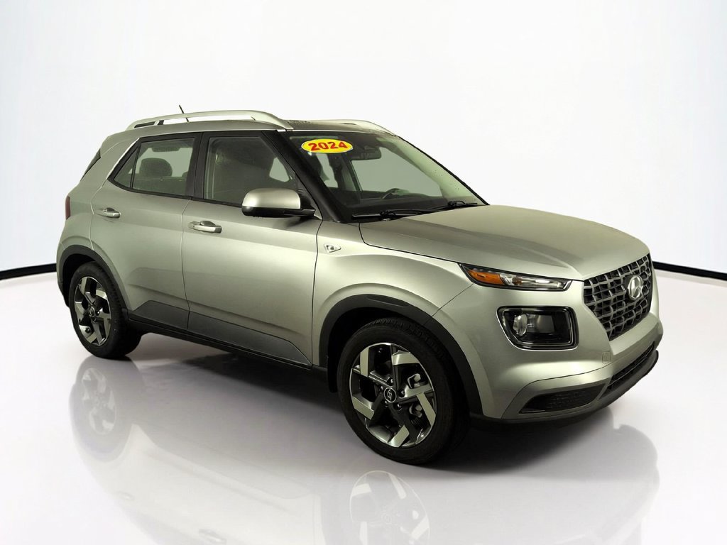 Used 2024 Hyundai Venue SEL FWD image 2