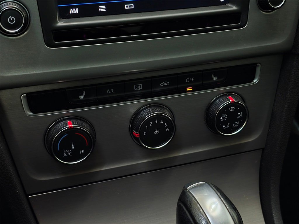 Used 2017 Volkswagen Golf Wolfsburg Edition image 29