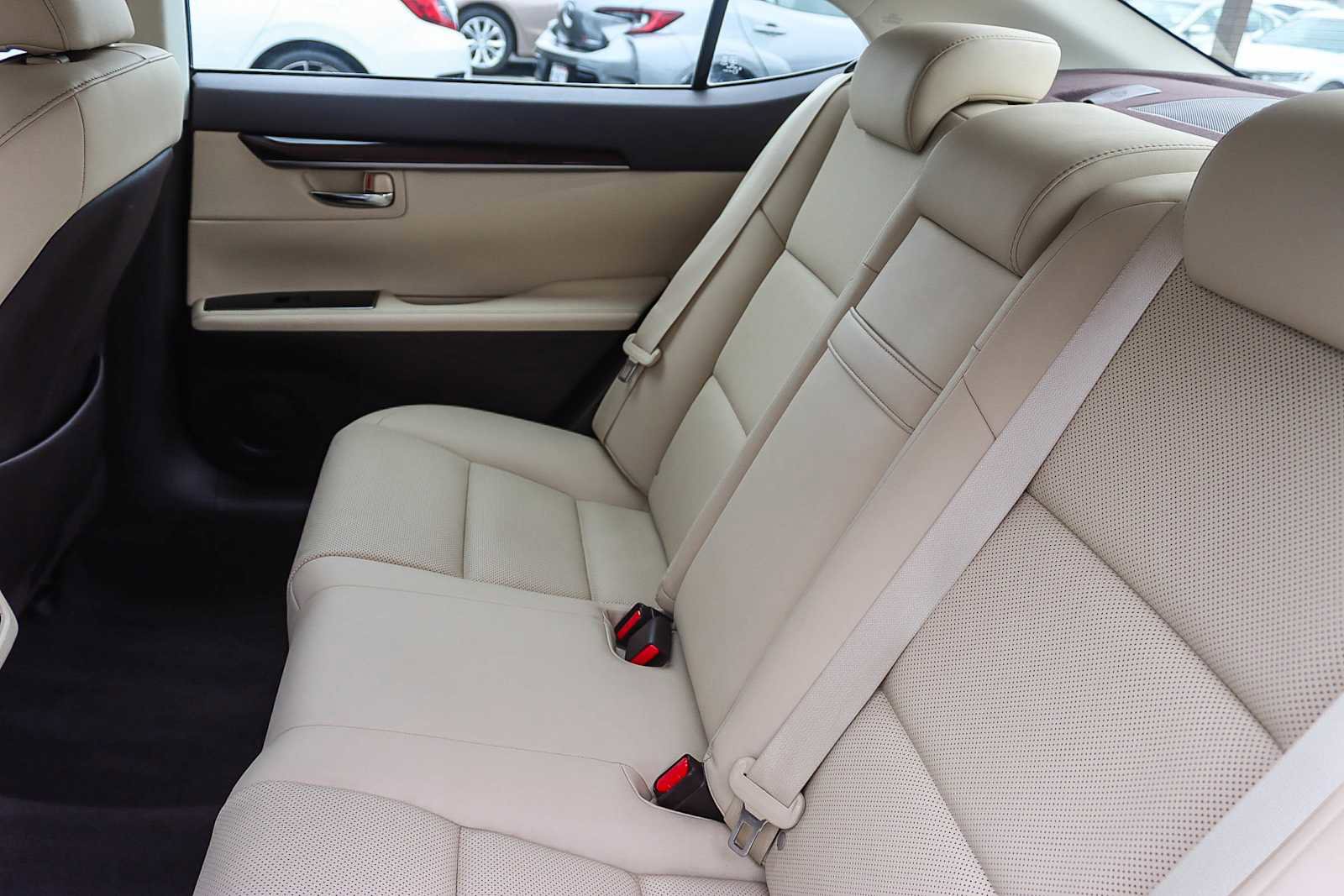 Used 2016 Lexus ES 300h image 18