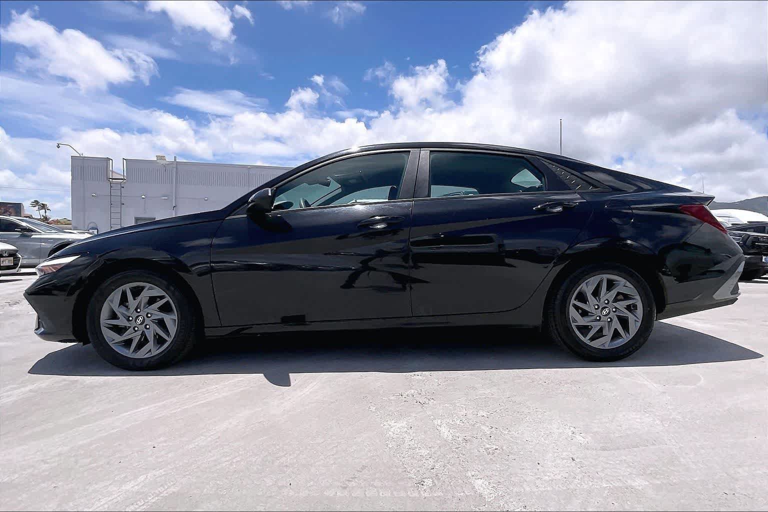 Used 2024 Hyundai Elantra SEL FWD image 3