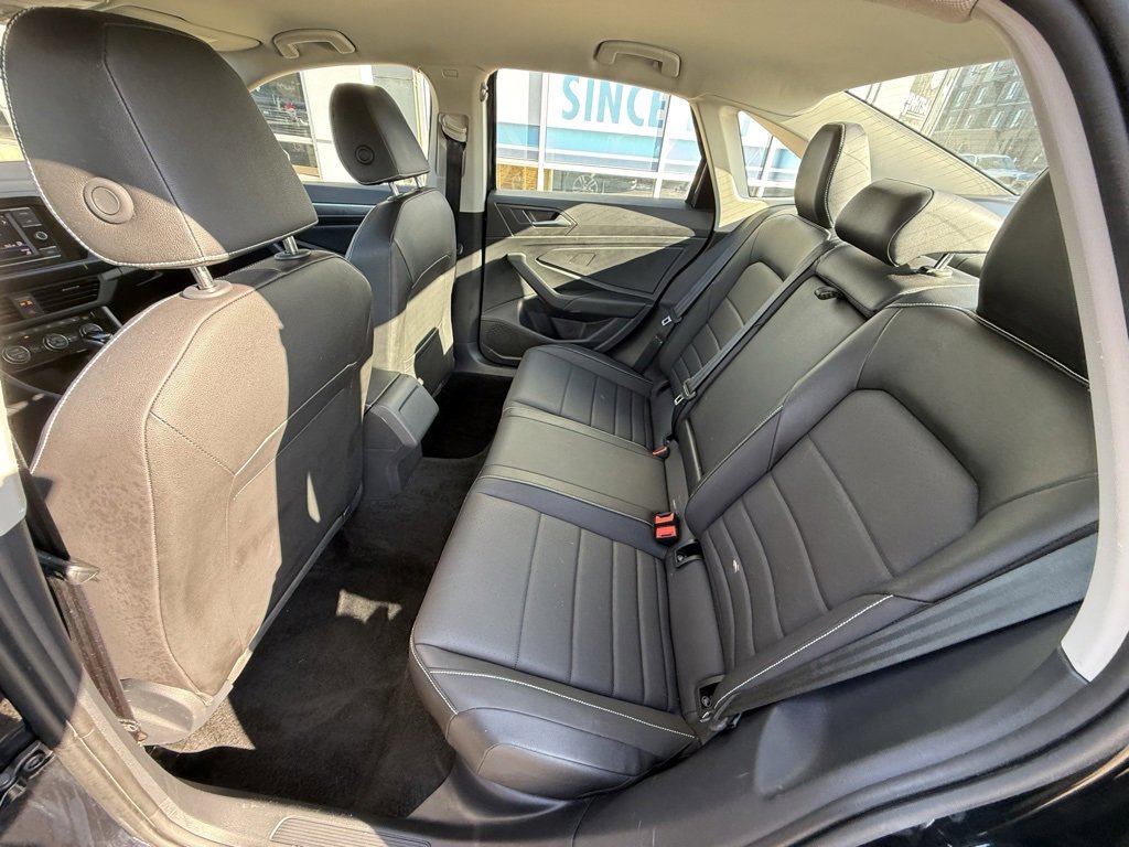 Used 2024 Volkswagen Jetta SE image 8