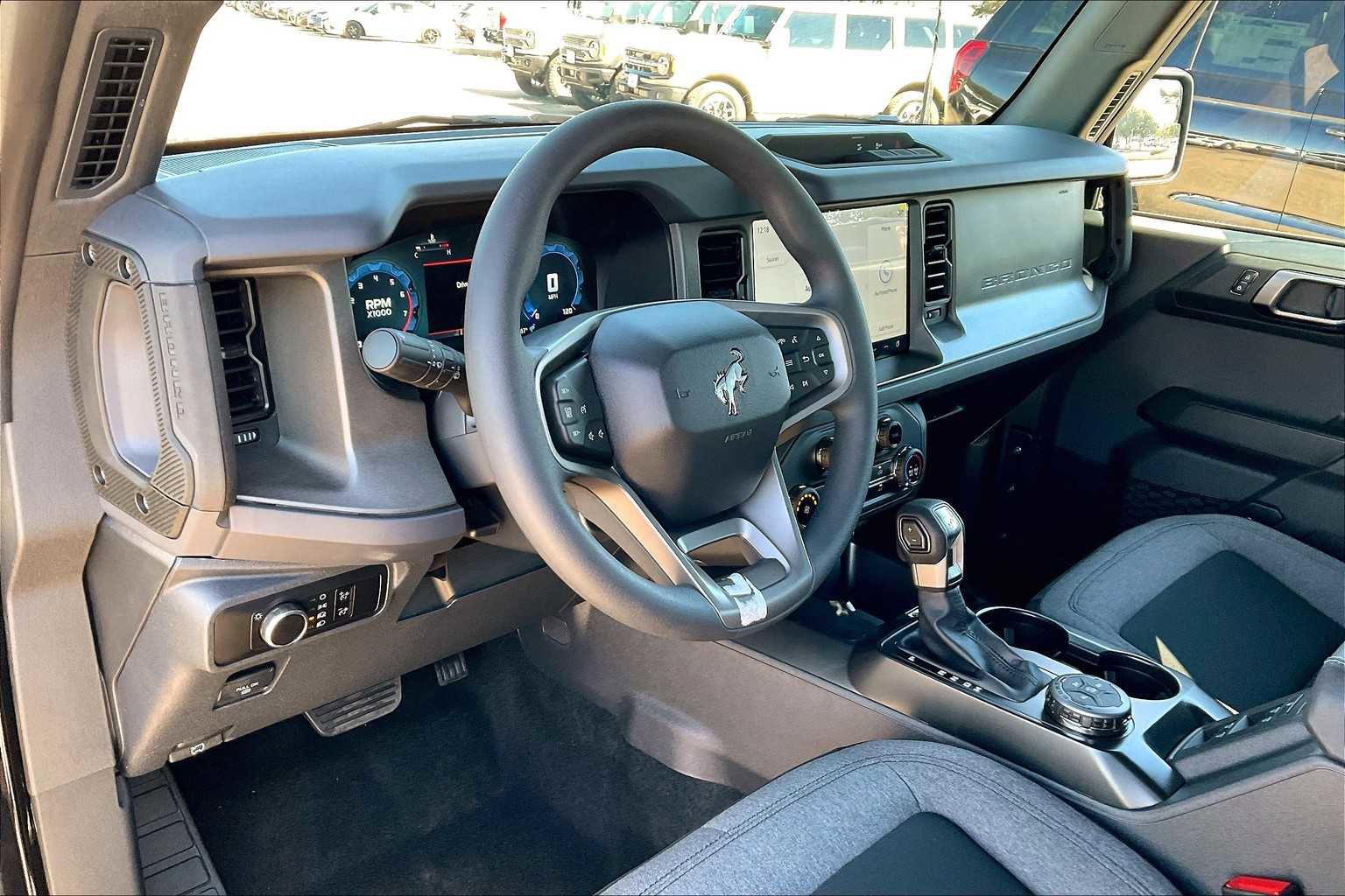 New 2025 Ford Bronco Base image 8