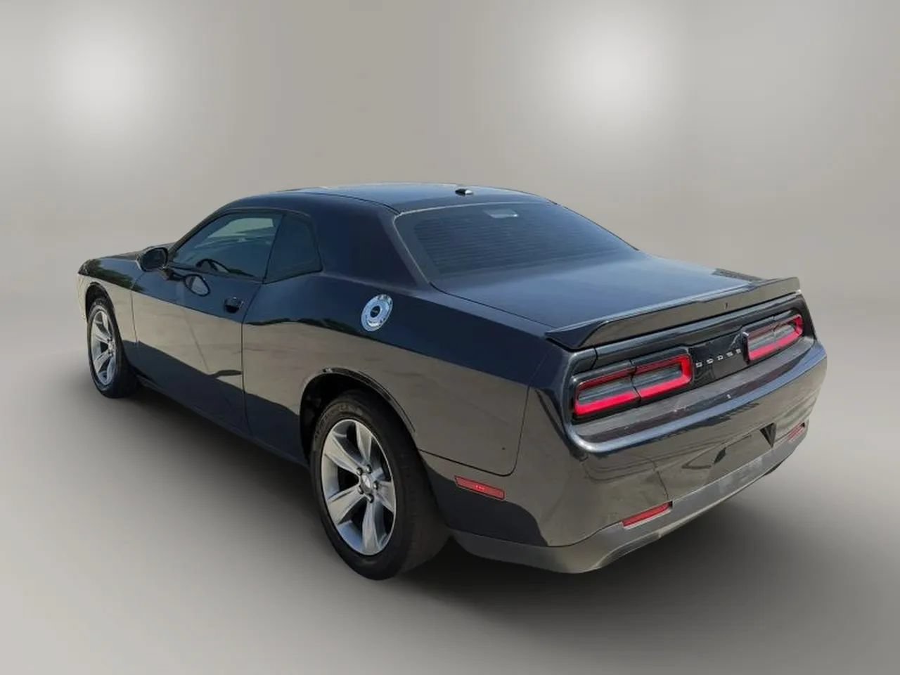 Used 2019 Dodge Challenger SXT RWD image 5